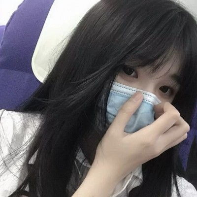上海：旅客突发心脏骤停 众人接力跪地施救